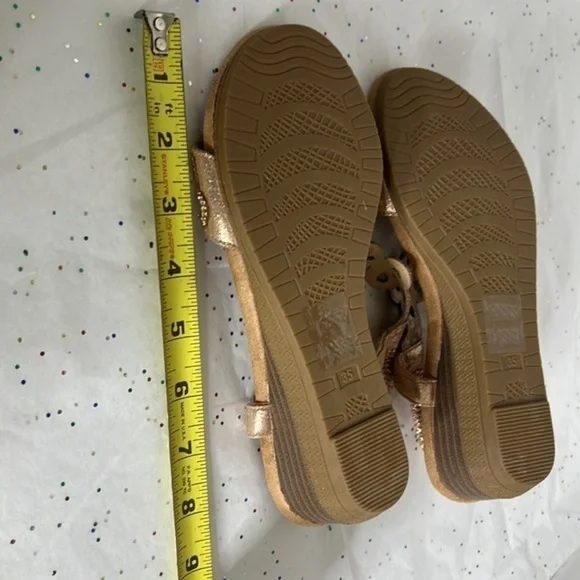 Woman’s Sandals - Picture 10 of 16